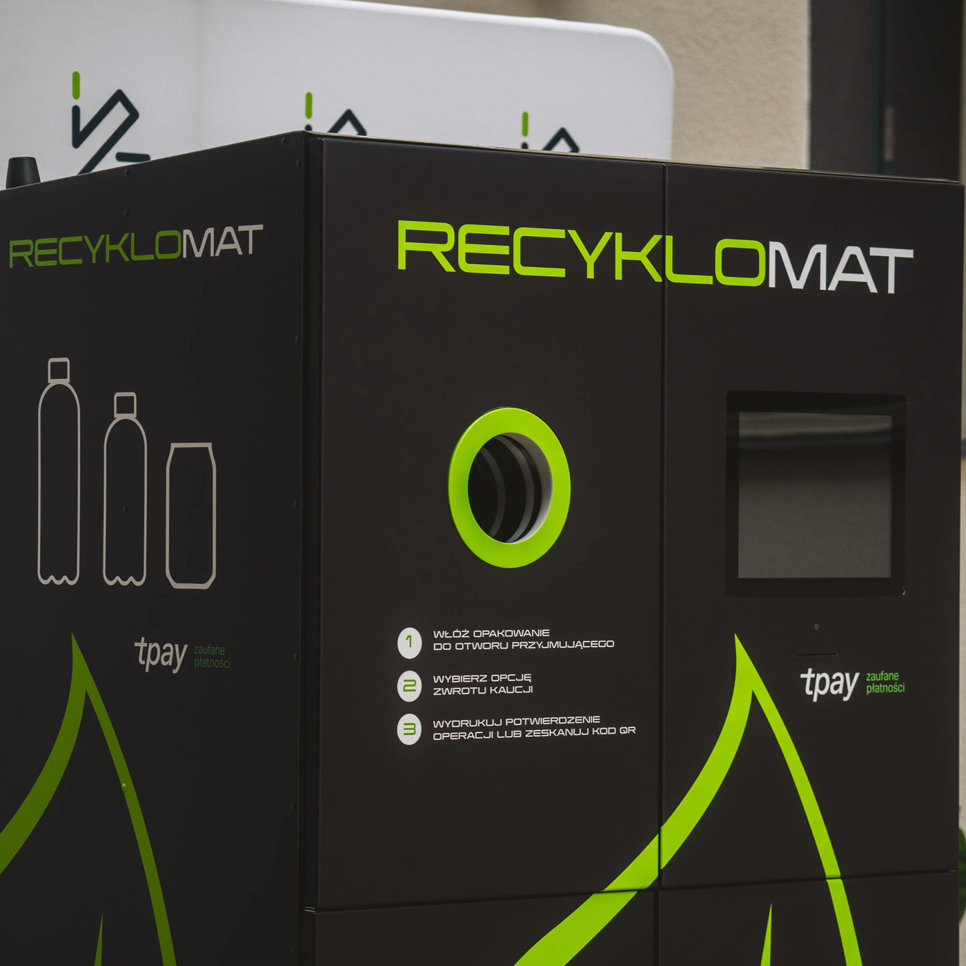 Polski recyklomat CPR współprodukowany przez MT7.tech dla Czystej Polski